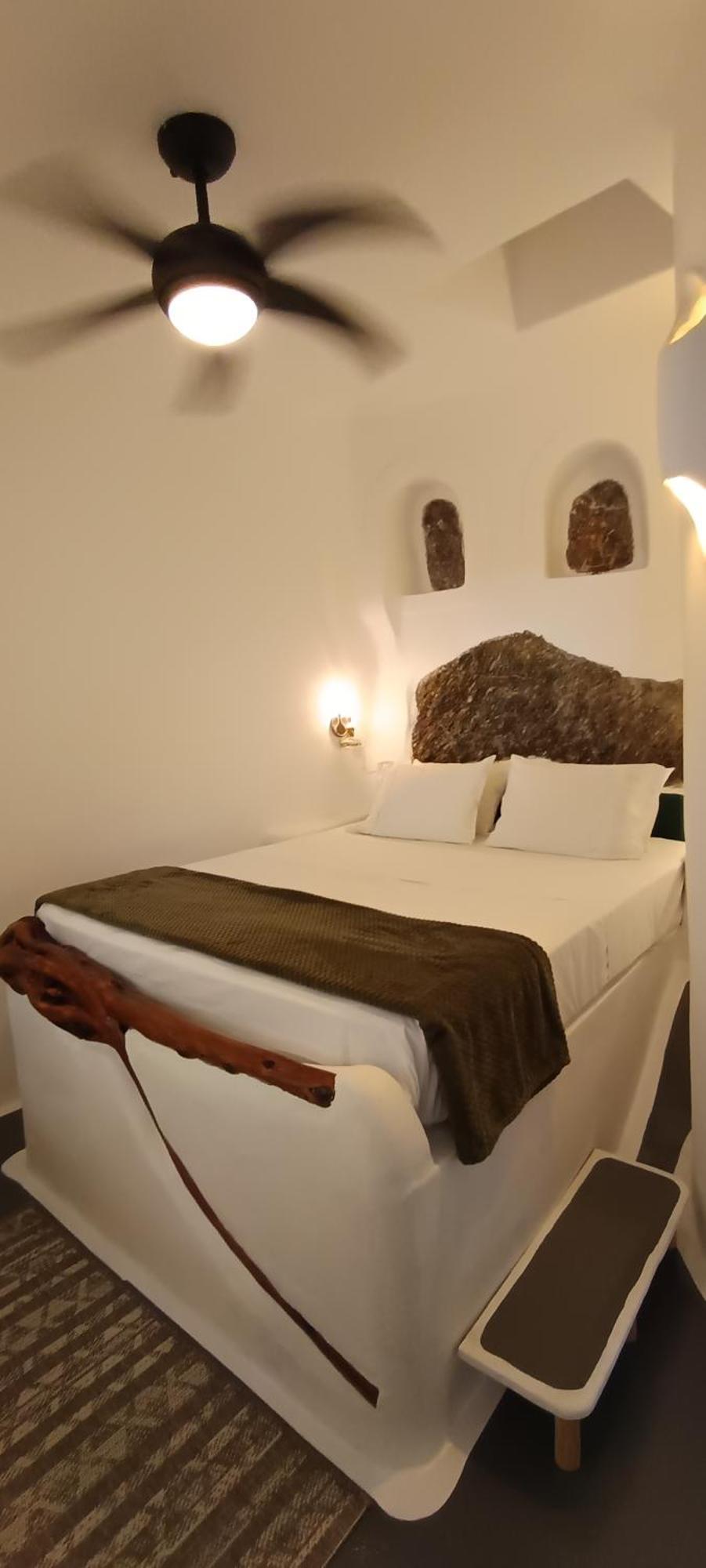 Aliori Art Caves Hotel Aegiali Room photo